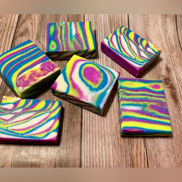 Sold out- Hand crafted artisan soap in vibrant colors - Picture 6 of 9
